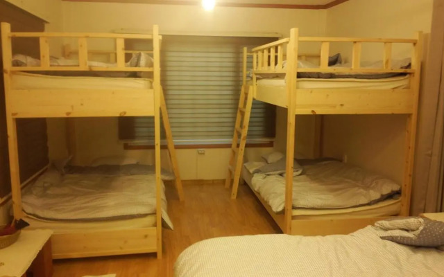 Geoje Ton Ton Guesthouse