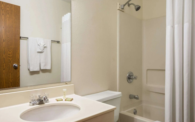 Super 8 by Wyndham Prestonsburg