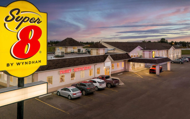 Super 8 by Wyndham Meadow Lake