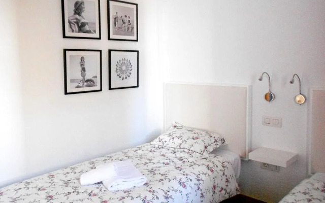 Playa Blanca Beach Mate