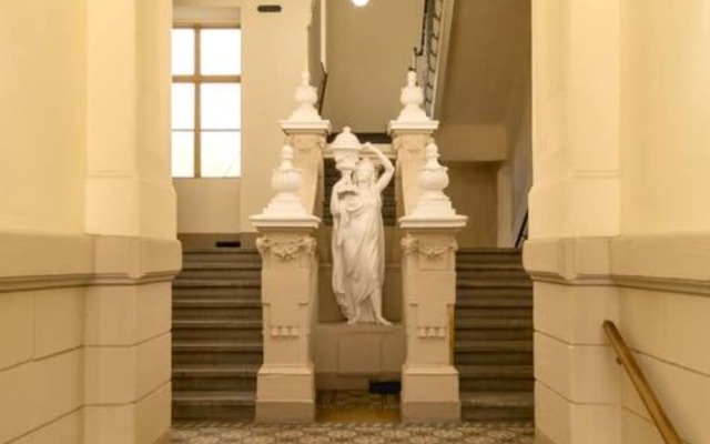 City Apartment - 5 min to Metro