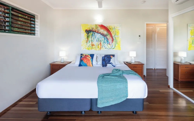 Casuarina Cove 16 Ocean View Deluxe Refurbished 3 Bedroom House Near Marina With Golf Buggy – Guest Rooms – Hamilton Island