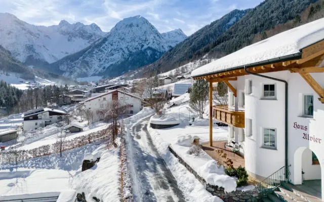 Haus Alvier - 3-zimmer Fewo Rothorn mit Terrasse