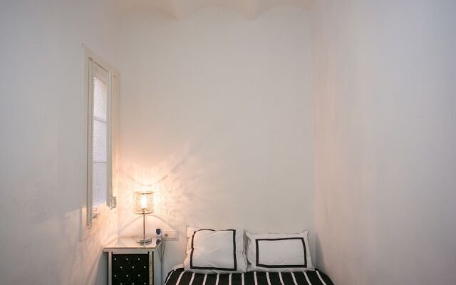 Beautiful Sagrada Familia Apartment