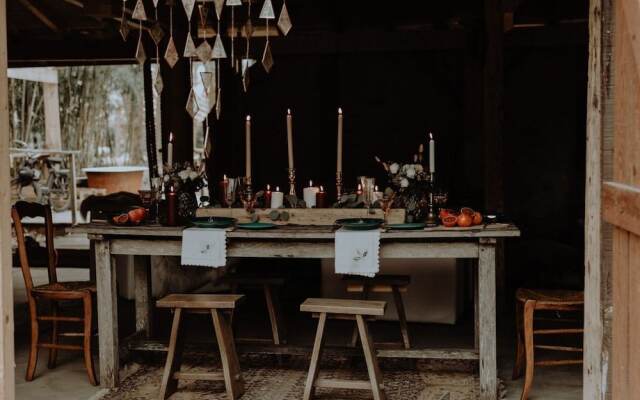 Coco Barn Wood Lodge