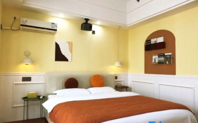 Zhenjiang Island Apartment (Railway Station South Square Wanda Branch)
