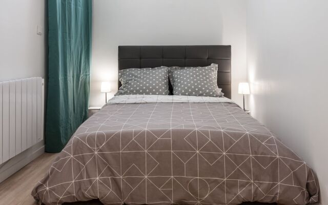 Grand T2 Vieux Tours Immeuble historique