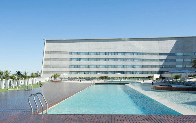 Pullman Rosario City Center Hotel