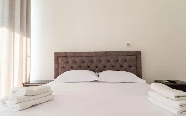 Alnes Hotel