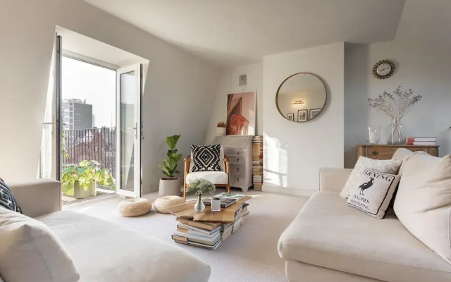 Macfarlane Road II by Onefinestay