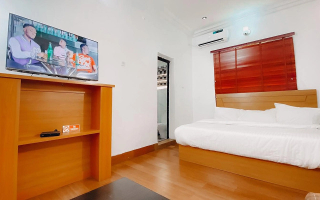 Royal Court Lounge & Boutique Hotel