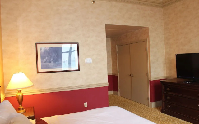 Roberts Riverwalk Urban Resort Hotel