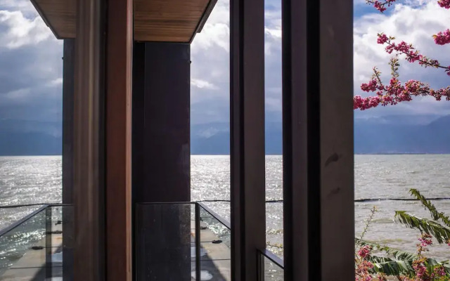 Yakamoz Erhai Hotel