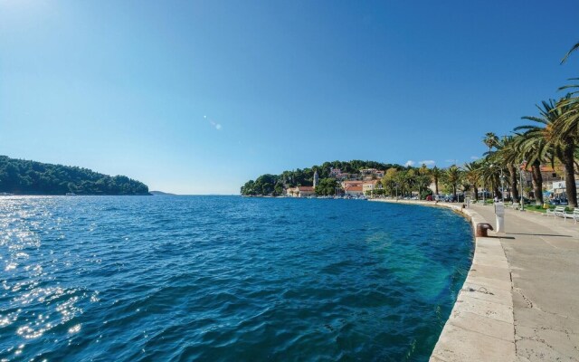 Nice Home in Cavtat With Wifi and 1 Bedrooms