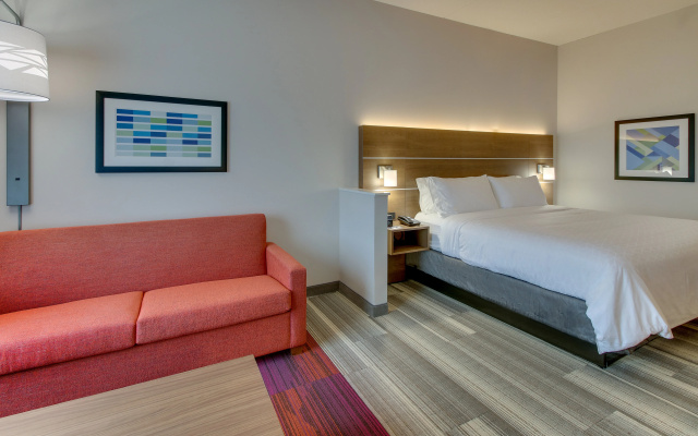 Holiday Inn Express & Suites Nashville Metrocenter Downtown by IHG
