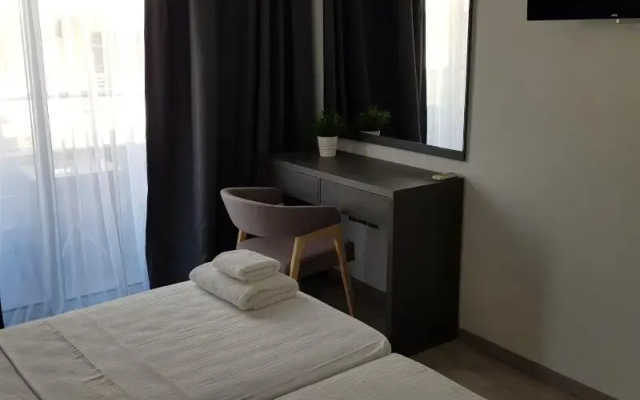 Les Palmiers Petrou Apartments