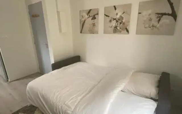 Joli studio calme et lumineux