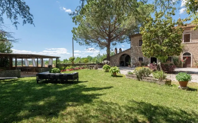Traditional Apartment in Rapolano Terme with Swimming Pool