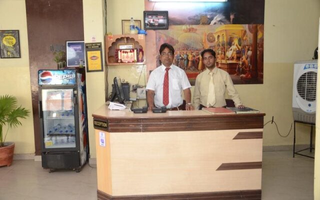 OYO 10347 Hotel Deepak