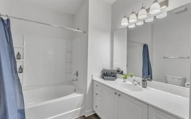 King 3BR Suite Mins to Downtown Raleigh