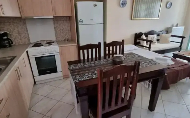 Skyros Luxury Poolside Getaway