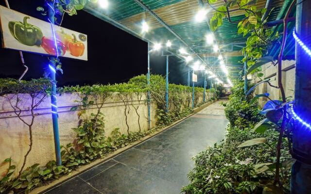 Townhouse OAK Hotel MP Inn