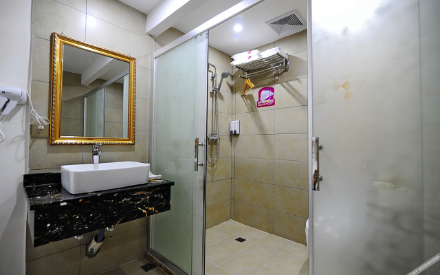 Booz Hotel(Quanzhou Dayang Department Store)