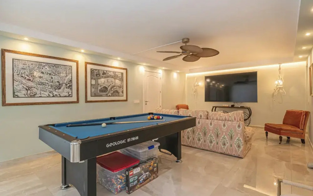 Luxury Family Escape Golf & Pool Retreat