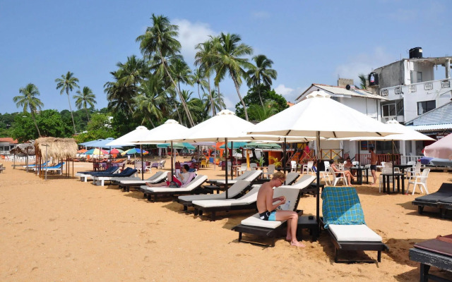 SURF UNA Beach Hotel