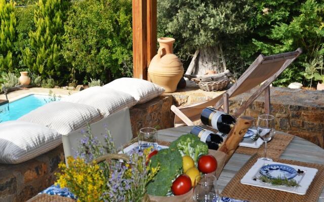 Spacious Holiday Home near Sea in Nerotrivia
