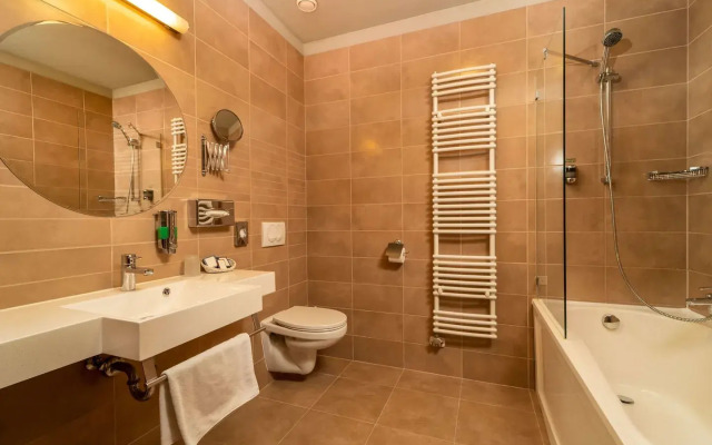 Отель Mercure Szekesfehervar Magyar Kiraly Hotel