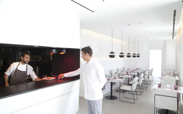 Grace Hotel, Auberge Collection