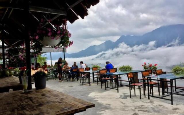 Fansipan Terrace Cafe and Homestay