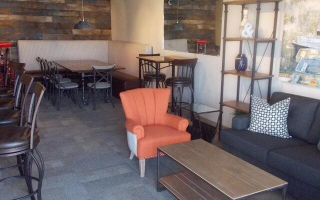 Blue Lakes Inn & Extended Stay