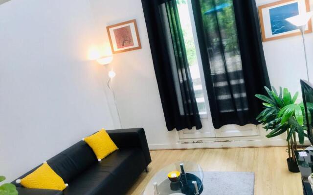 PRIVATE GARDEN in the center of Fontainebleau