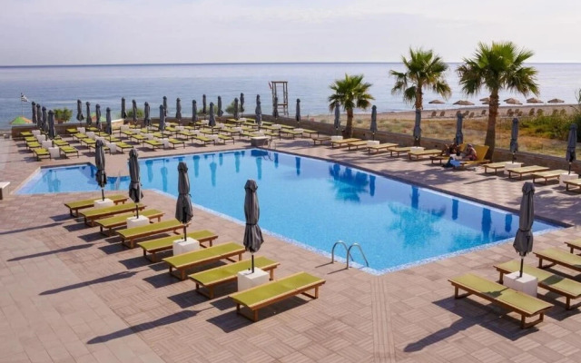 Enorme Eanthia Beach