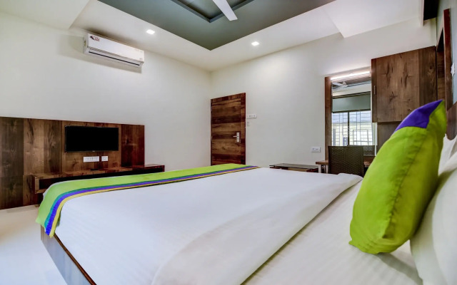 Hotel Sri Sai Suites
