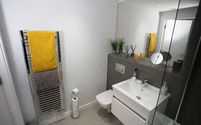 Studio flat with free Parking