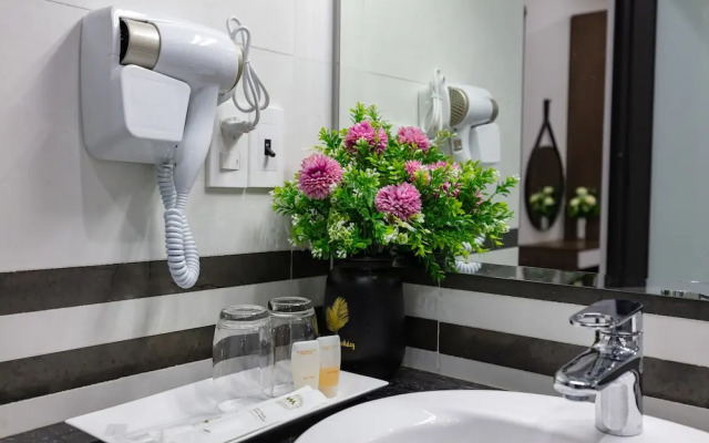 Airport Classic Hotel & Travel