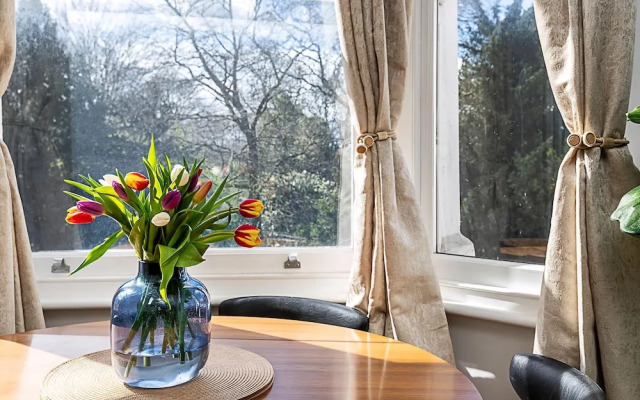 Lovely Bishops Park Flat