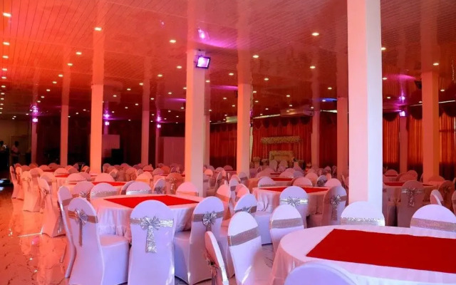 Gandhi Guest House & White Palace