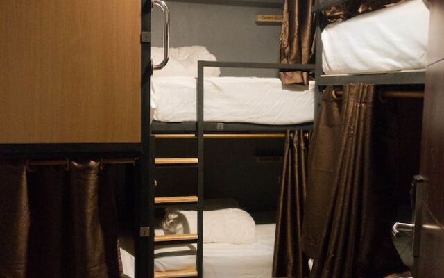 Comfy Bed Hostel - Adults Only