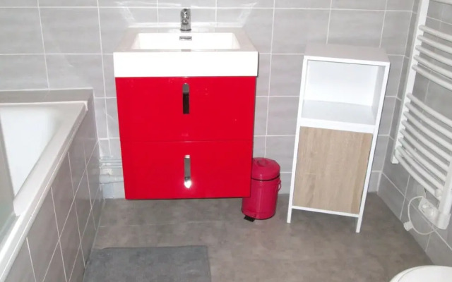 Apartment With 2 Bedrooms in Bagneres-de-luchon, With Wonderful Lake V