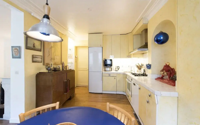 Place de la Republique Hideaway