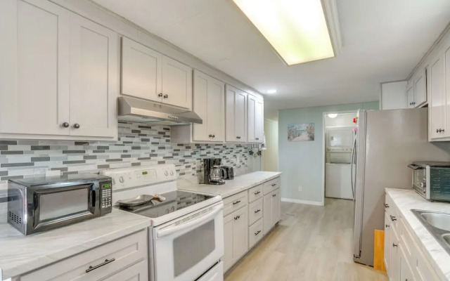 Boat & Fish: Canal-front Home on River