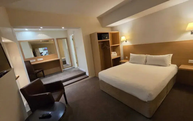 Luton Hotel