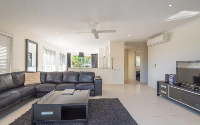 Noosa Outrigger Beach Resort