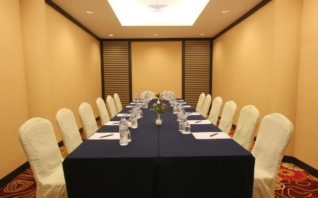 Harmoni Suites Hotel