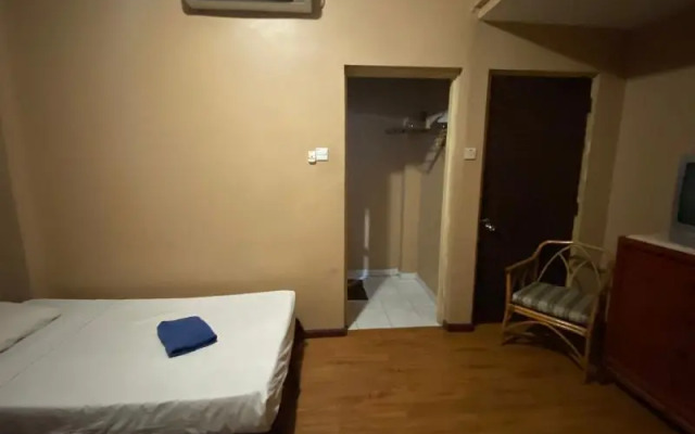 OYO 90061 Kuhara Court Apartment Suite