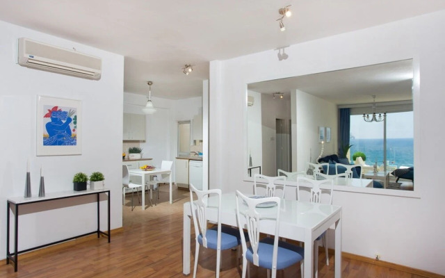 Seaside Luxury Beach Apartment